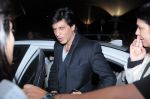 Shahrukh Khan snapped at the Airport, Mumbai on 17th Nov 2012 (9).JPG